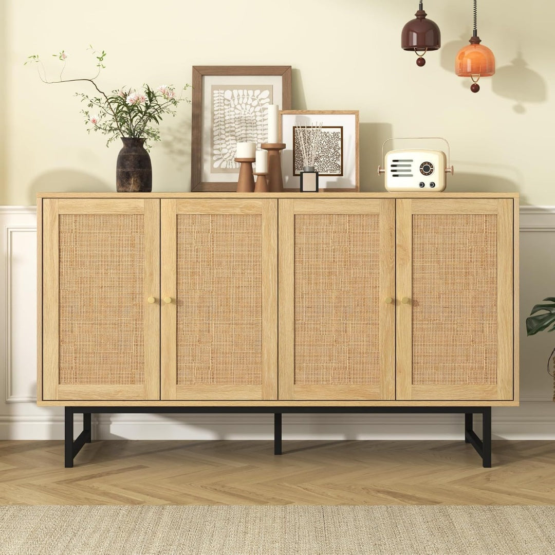 Une touche de caractere, buffet avec portes, aux accents metalliques dans un ton noir et naturel