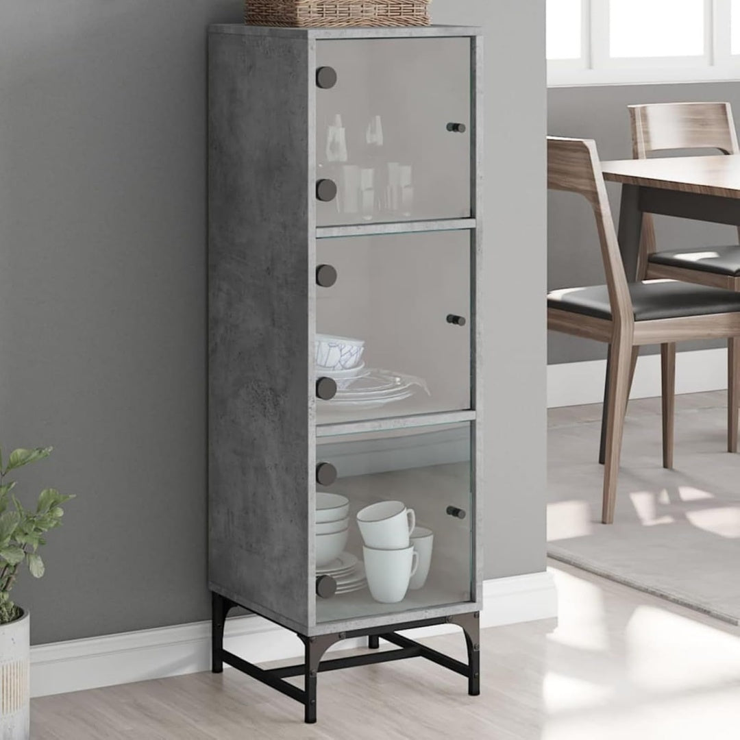 Une silhouette equilibree pour ce buffet avec portes, avec elements vitres, teinte gris et bois naturel