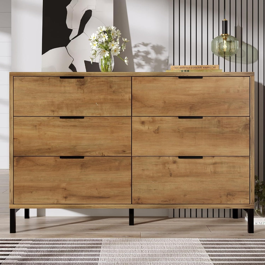 Pour un interieur harmonieux, commode avec tiroirs, avec portes en finition noir et chene