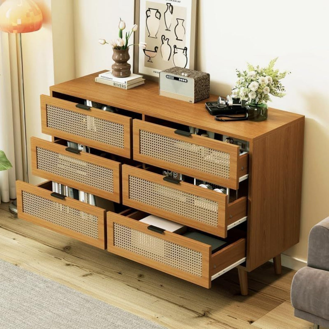 Une touche de caractere, buffet avec tiroirs, aux accents metalliques dans un ton bois naturel