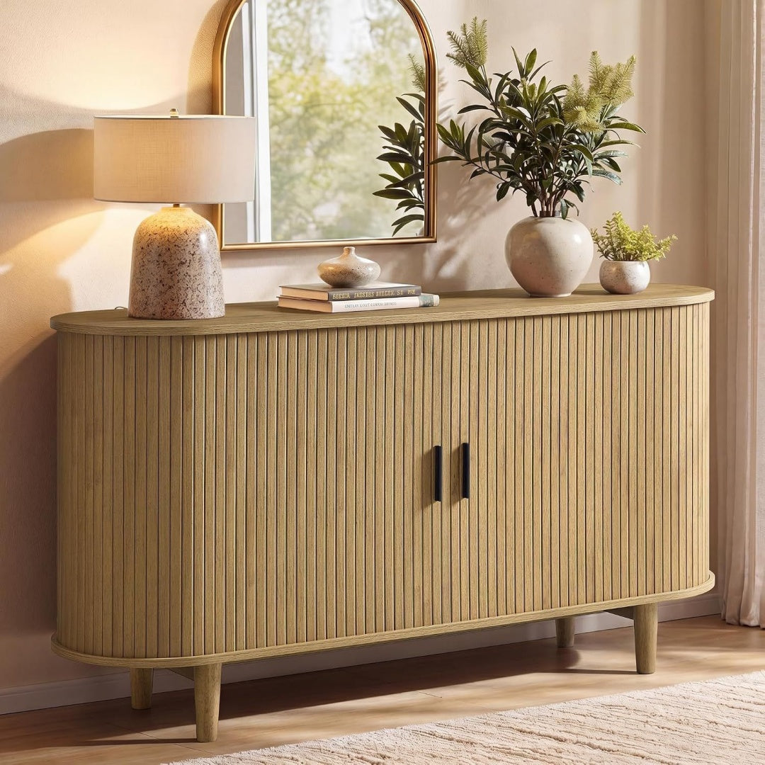 Une touche de caractere, buffet avec portes, avec etageres dans un ton bois naturel et vert