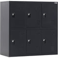 Une touche de caractere, armoire avec portes, aux accents metalliques dans un ton noir